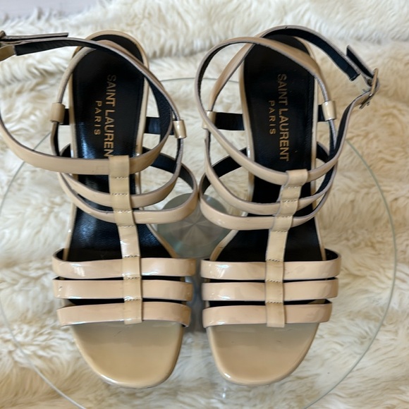 Saint Laurent Paris Bianca
Beige Patent Leather Sandals - Picture 1 of 12